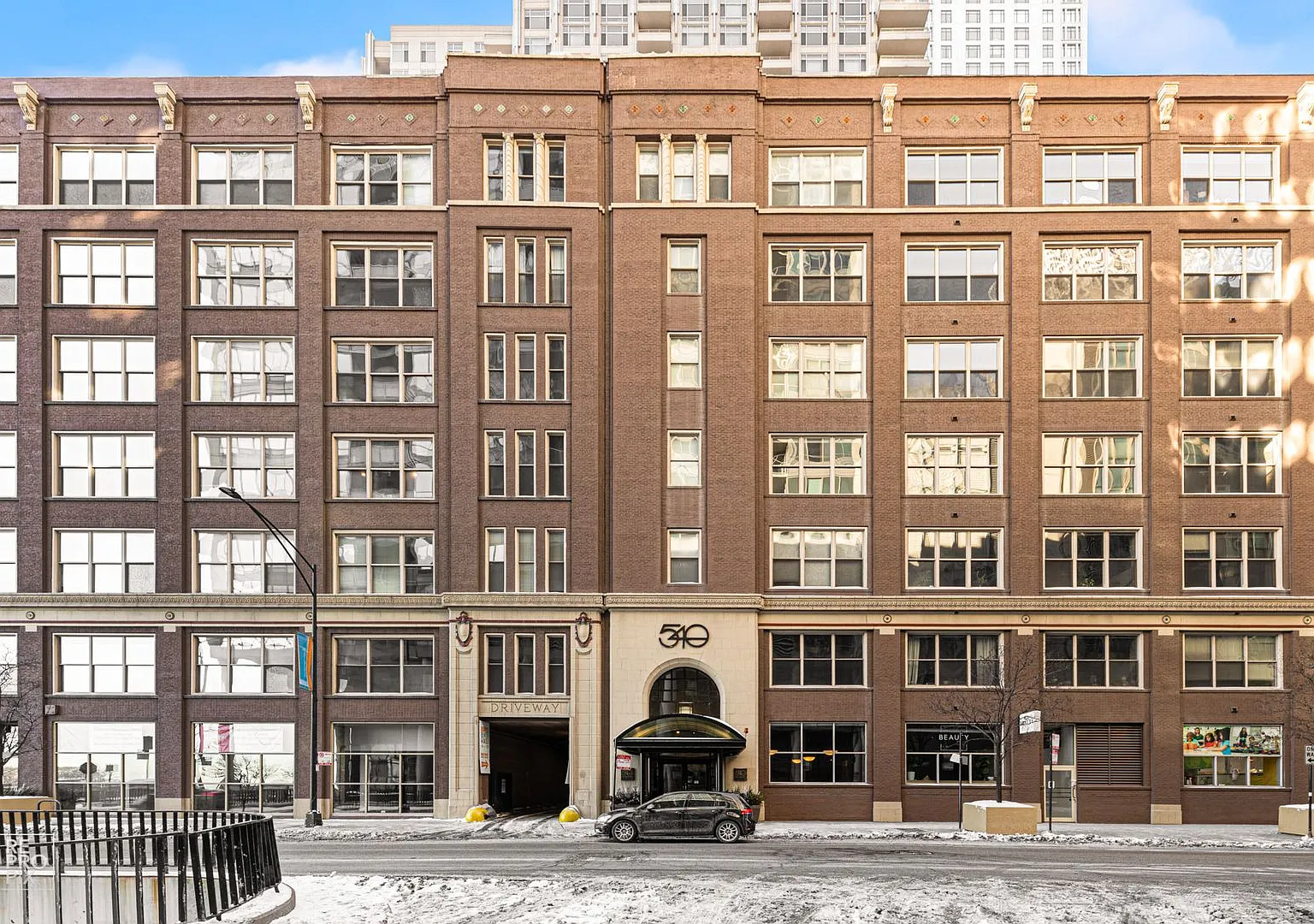 Lakefront Loft in a Historical Building with Every Convenience — Photo 1