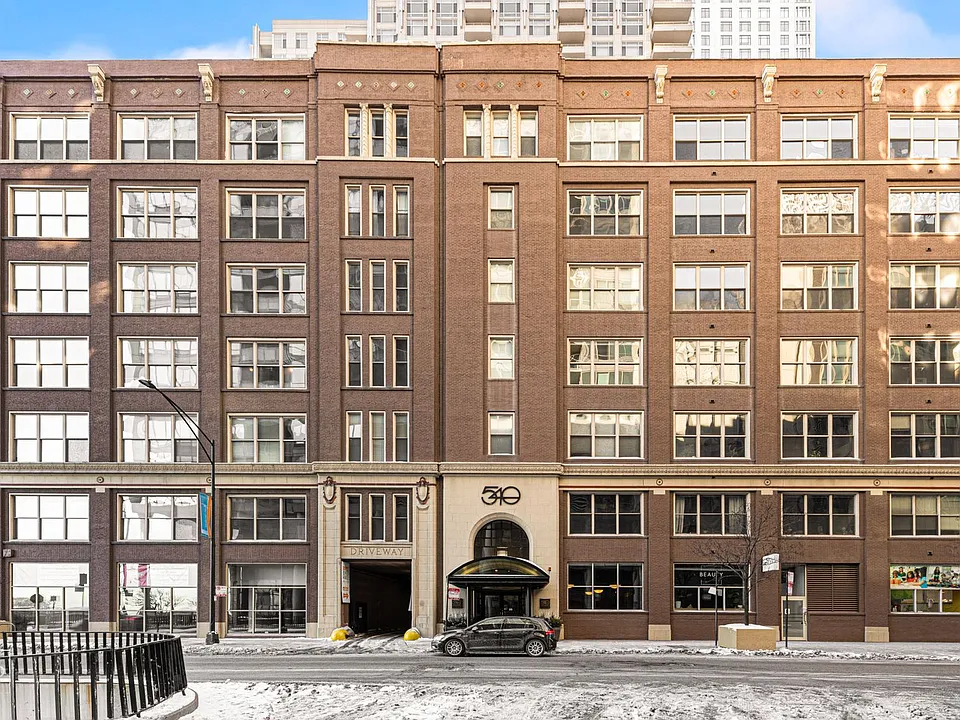 540 N Lake Shore Dr #206