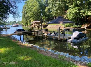 143 Hideaway Ln, Mooresville, NC 28117