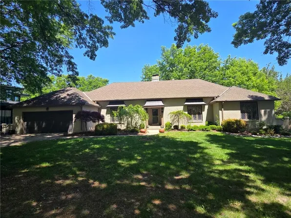 11203 Cedar St, Leawood, KS 66211