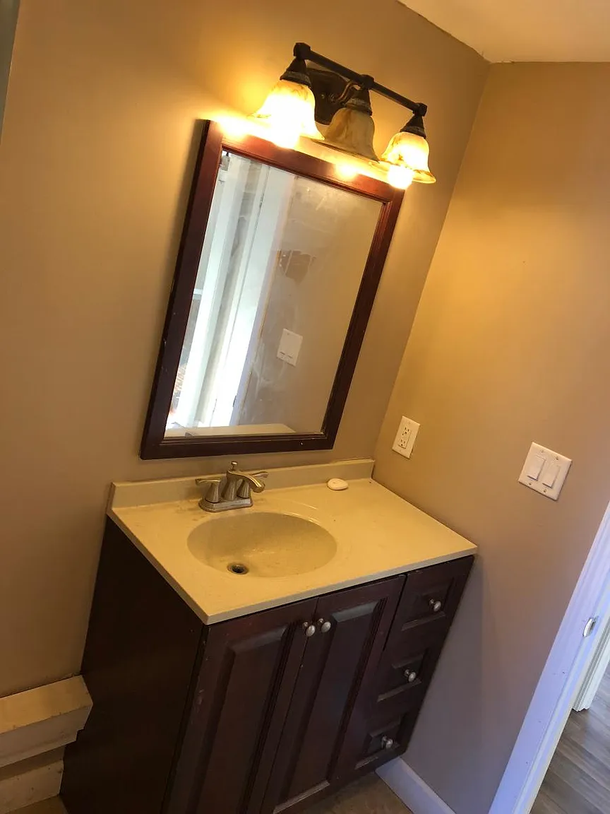 18 Dennison Dr photo 1