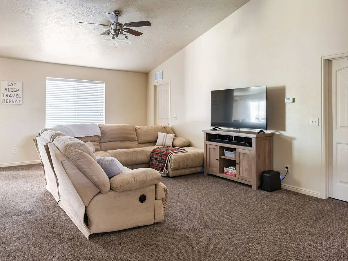 Building Photo - 674 Tanglewood Dr