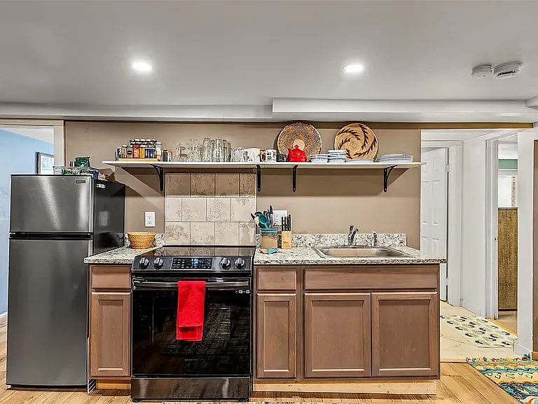 429 Pine St — Photo 2