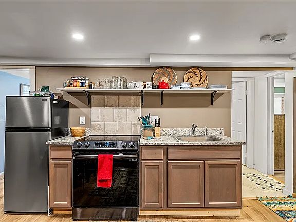 3rd image of 429 Pine St #B