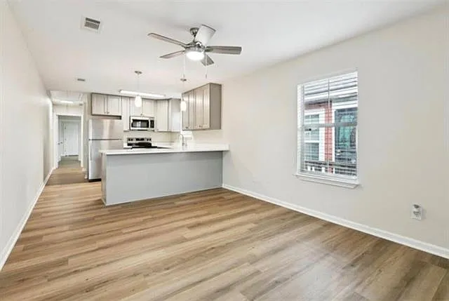 2 bed, 1.0 bath, 1226 sqft, $1,500 — Photo 2