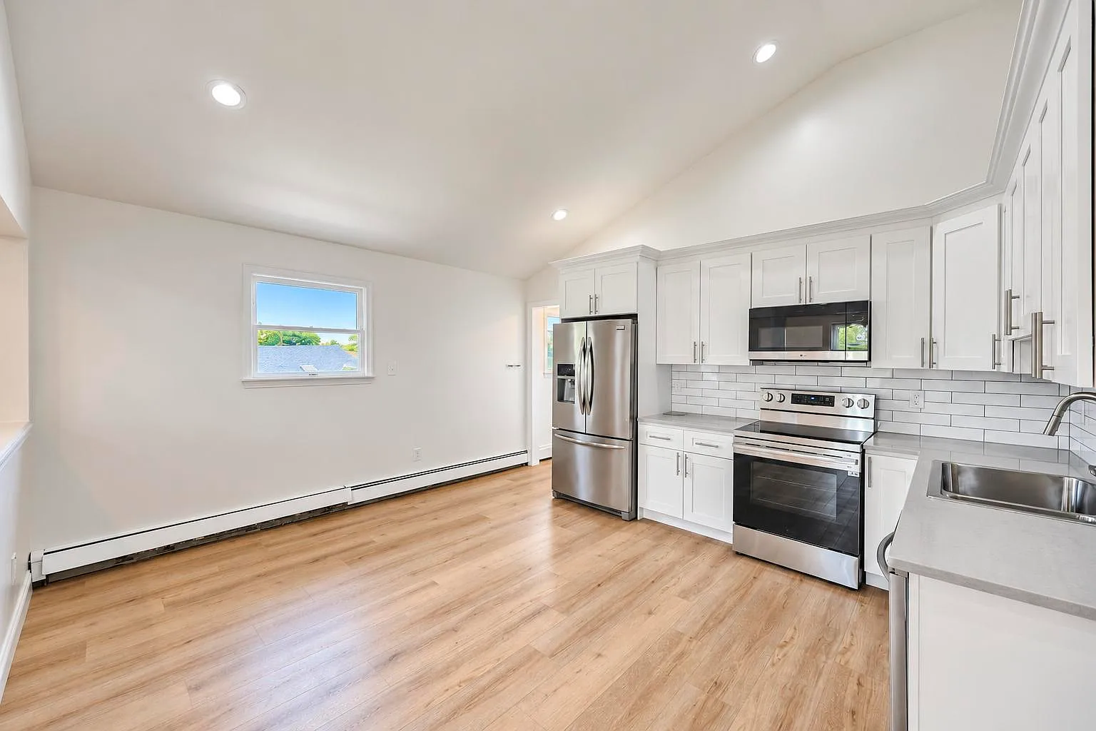 5 bed, 1500 sqft, $4,500 — Photo 2