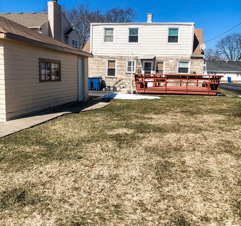 2nd image of 614 W Belden Ave