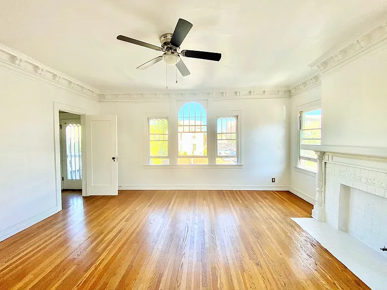 361 S Berendo St — Photo 3