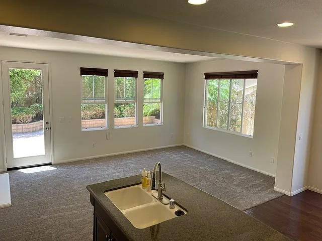 4 Newton Ct — Photo 2