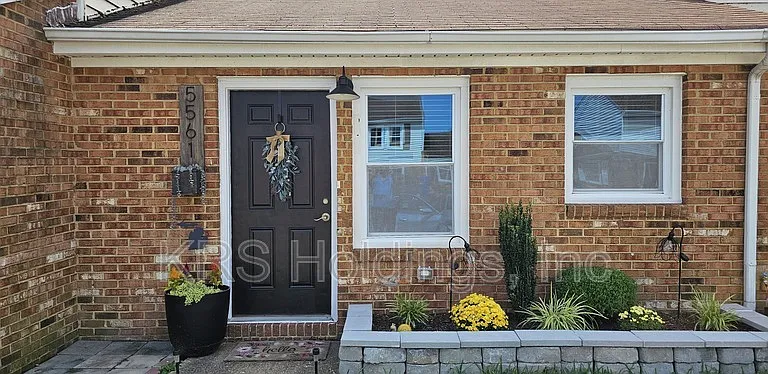 5561 Lynbrook Lndg — Photo 2