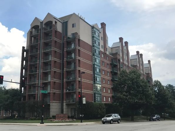 150 E Schiller St, Elmhurst, IL