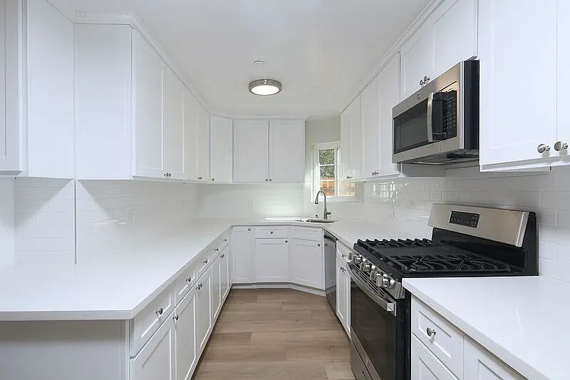 Building Photo - 4360 Ocean View Blvd #A