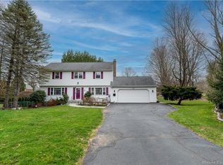 11 Hedwig Ct, West Hartford, CT 06107