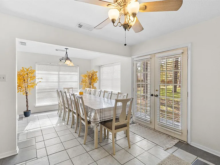 117 E Park Dr — Photo 8