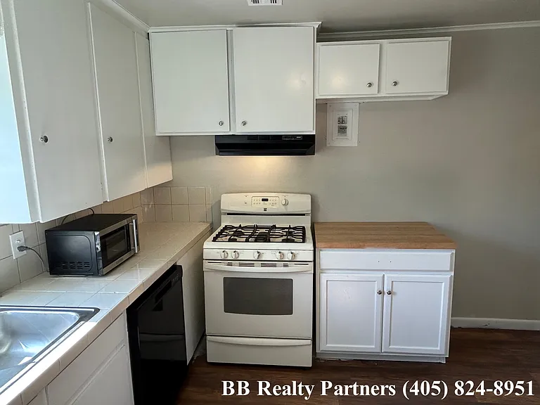 1122 S Xanthus Pl — Photo 7