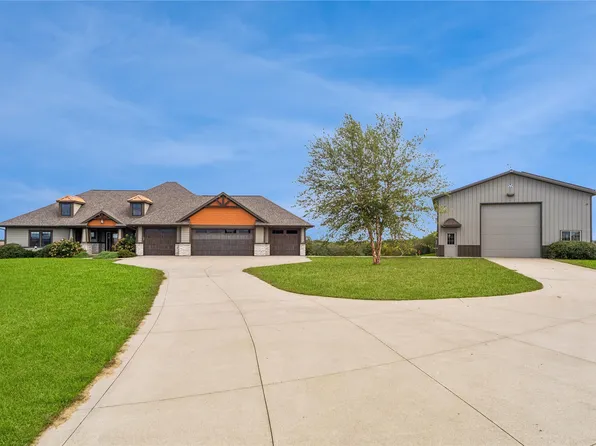 1272 Pitzer Rd, Earlham, IA 50072