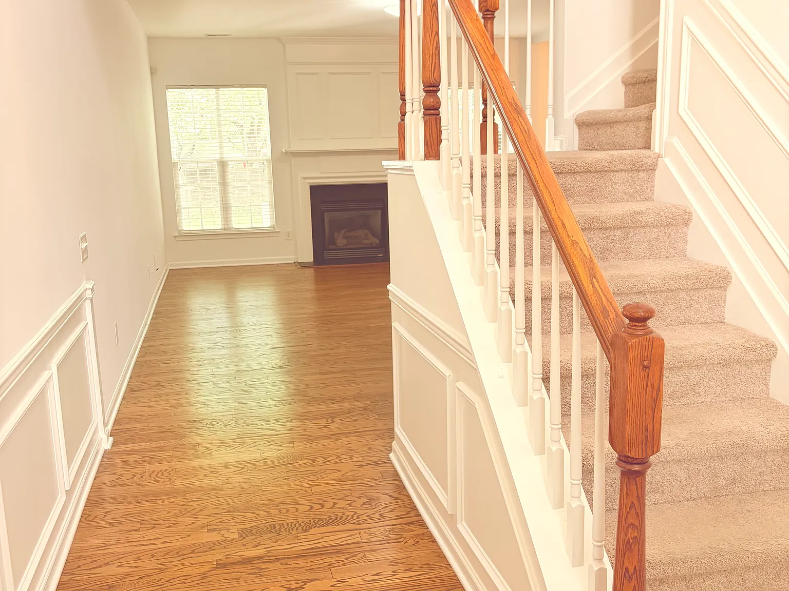 3 bed, 2.5 bath, 1836 sqft, $2,350 — Photo 2