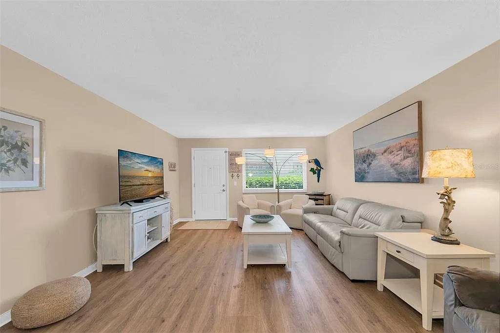 2 bed, 2.0 bath, 1120 sqft, $2,300 — Photo 4