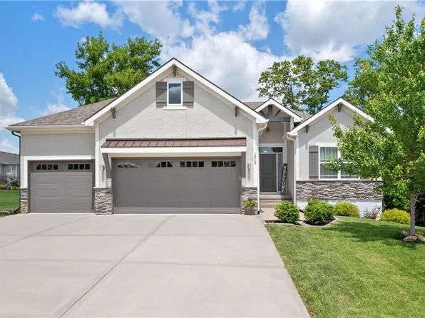 1013 SE Wood Ridge Ct, Blue Springs, MO 64014