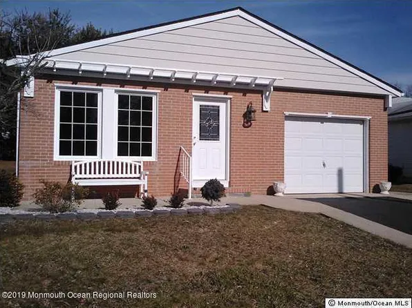 229 Torrey Pines Dr, Toms River, NJ 08757