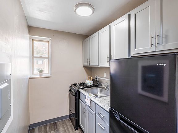 2nd image of 1526 Parkline Dr #1821-46
