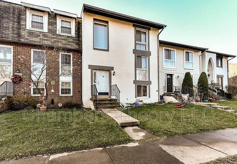 8088 Edinburgh Dr — Photo 1