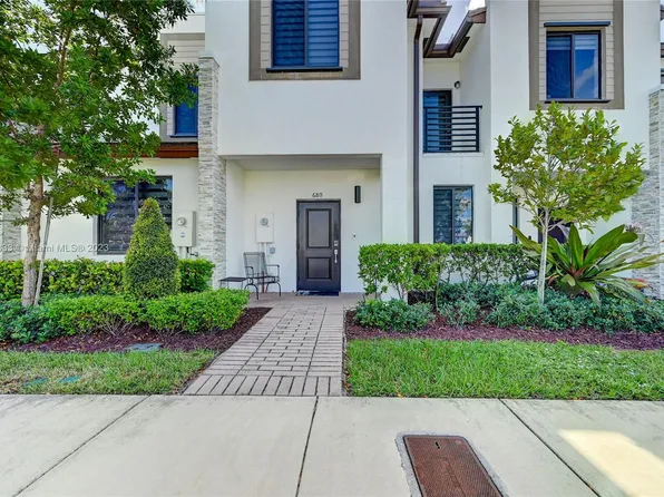 680 NE 207th St #680, Miami, FL 33179