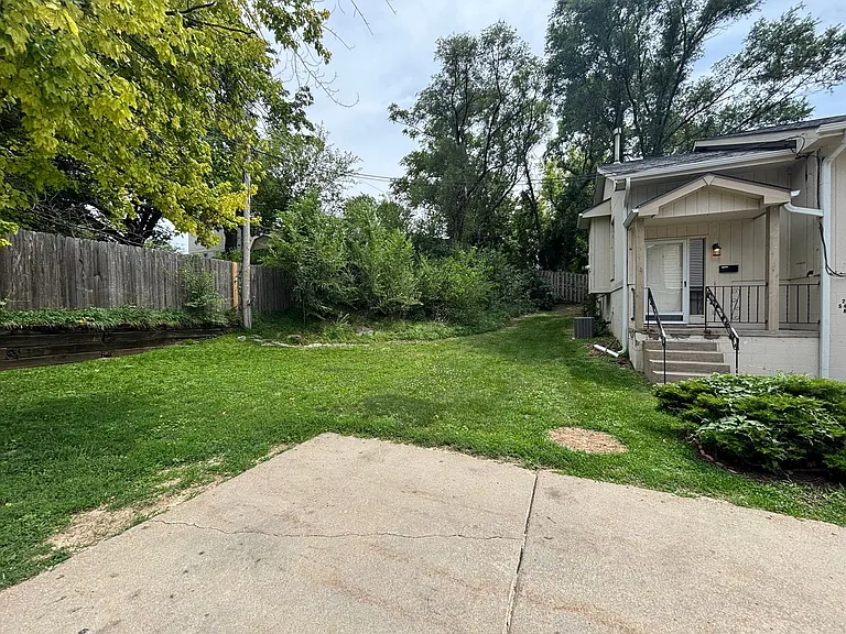 2135 S 46th Ave — Photo 3