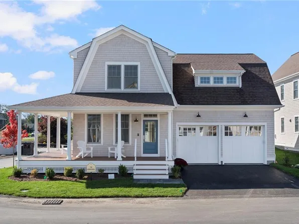 4 Lookout Ln, Portsmouth, RI 02871