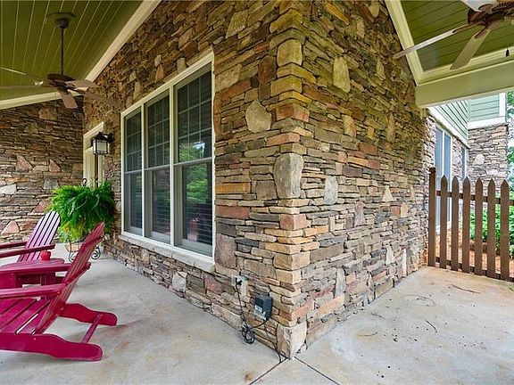 3rd image of 4916 Climbing Vine Pl NE