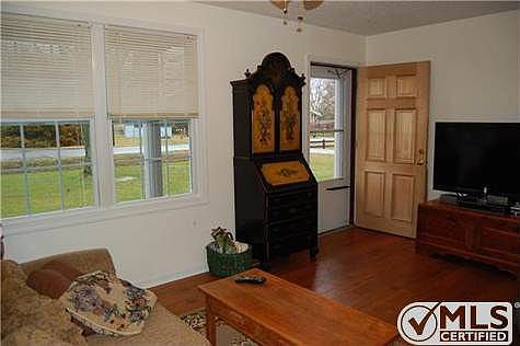 4th image of 2720 Lark Dr