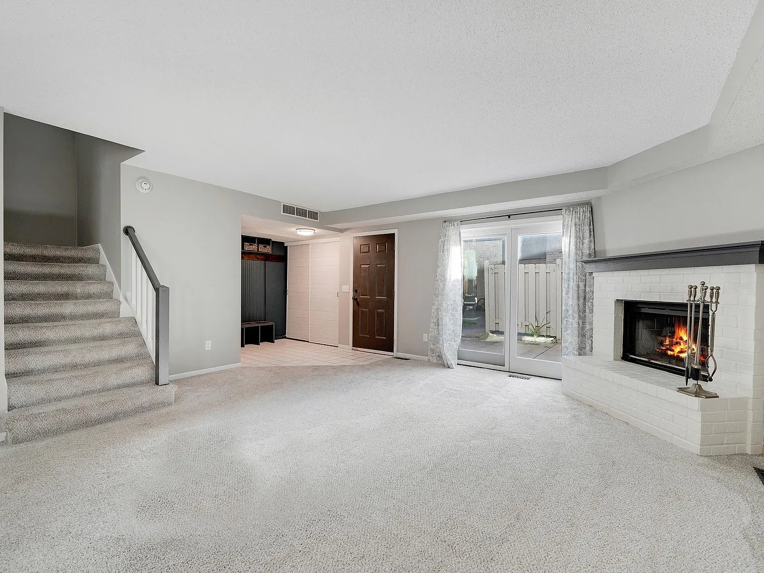 3 bed, 2.5 bath, 1434 sqft, $2,300 — Photo 1