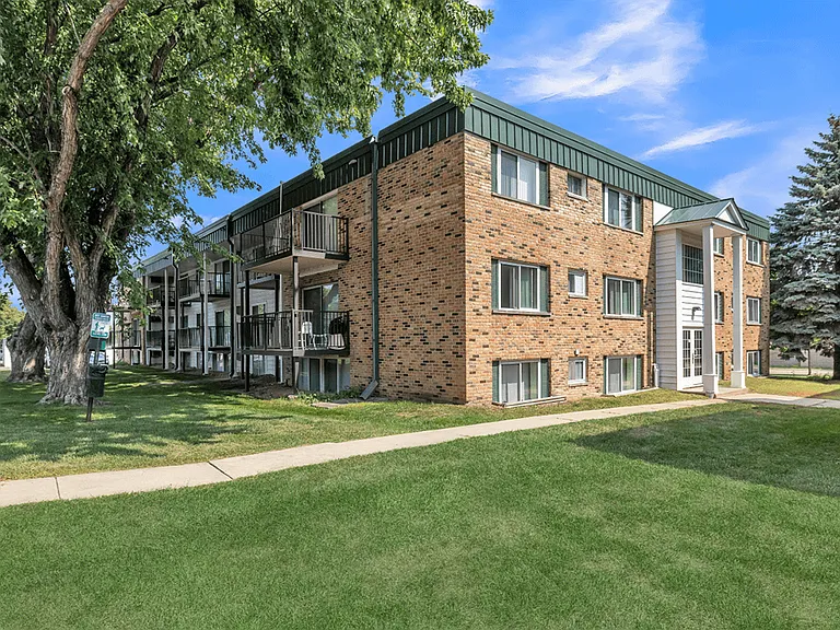Heritage Manor Apartments — Photo 20