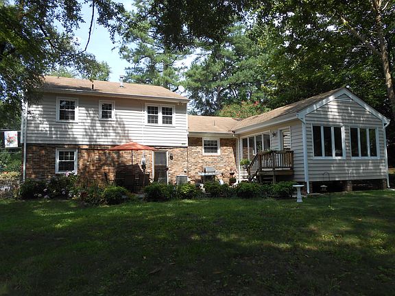 Has large, fenced backyard