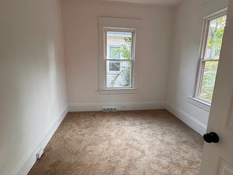 1144 Tompkins Ave SE — Photo 5