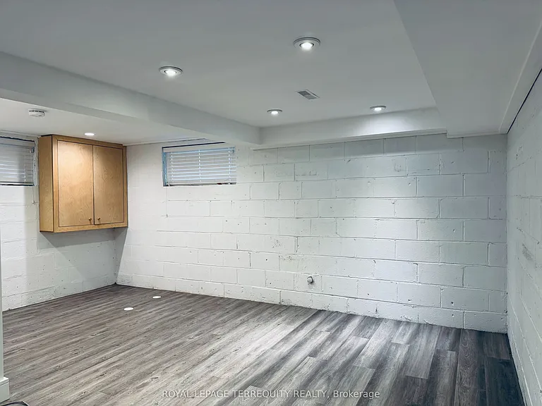 37 White Ave — Photo 22