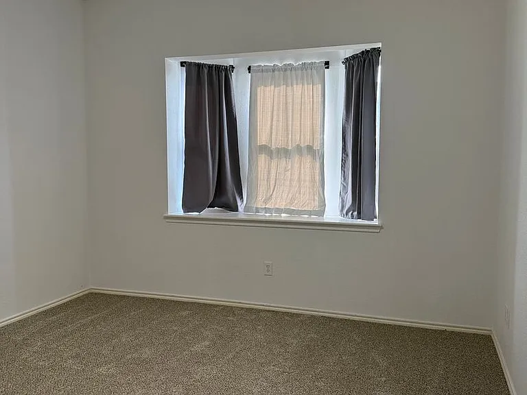 2802 Pasadena Ln — Photo 5