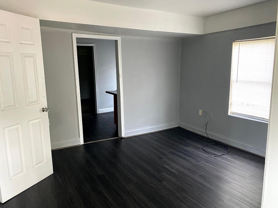 1st image of 207 S J St