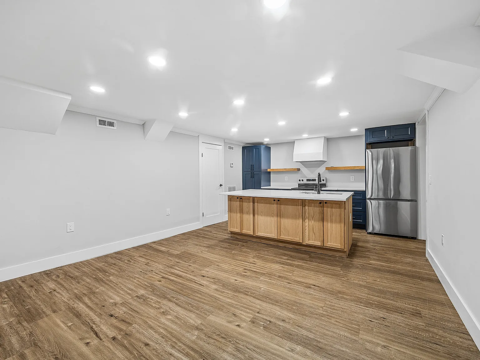 2 bed, 880 sqft, $1,795 — Photo 2