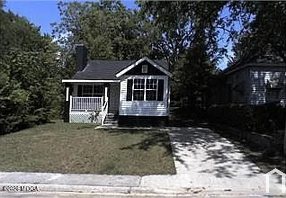3 bed, 1100 sqft, $1,300 — Photo 1