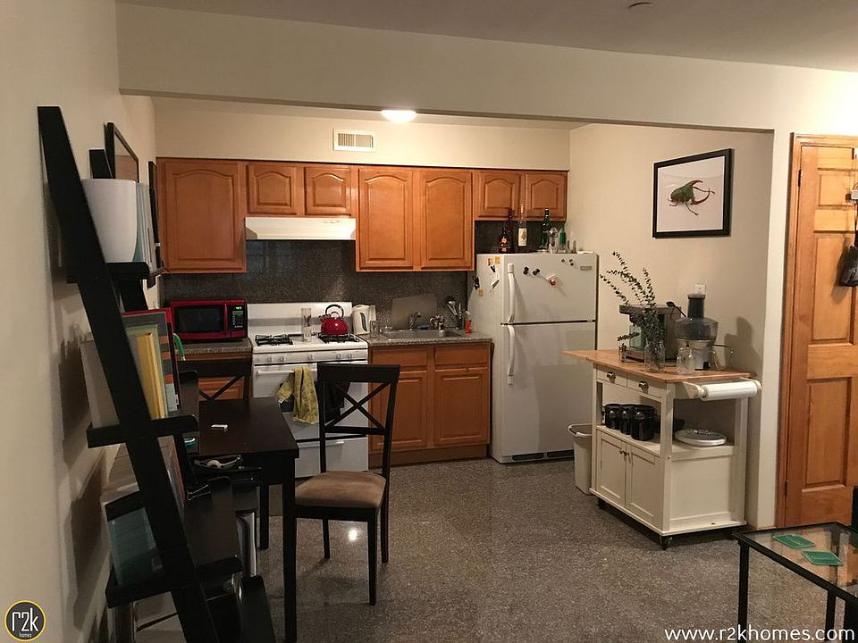 1st image of 3018 23rd St APT 1F