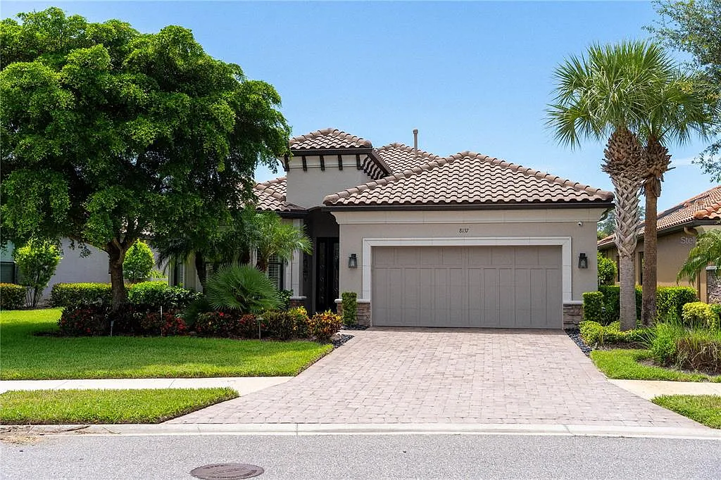 3 bed, 3.0 bath, 2358 sqft, $10,000 — Photo 1