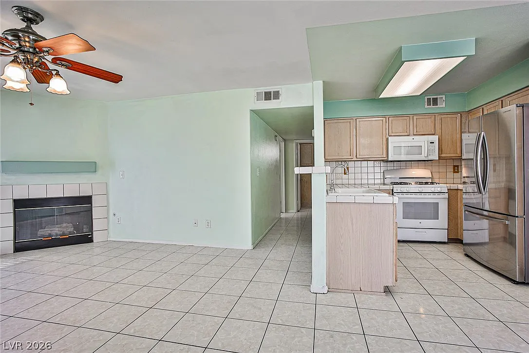 2 bed, 2.0 bath, 1027 sqft, $1,250 — Photo 3