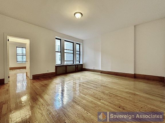 4th image of 302 W 107th St #22