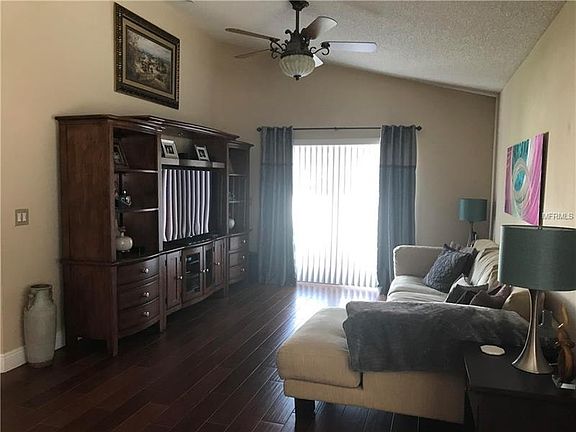 4th image of 130 Queens Ct