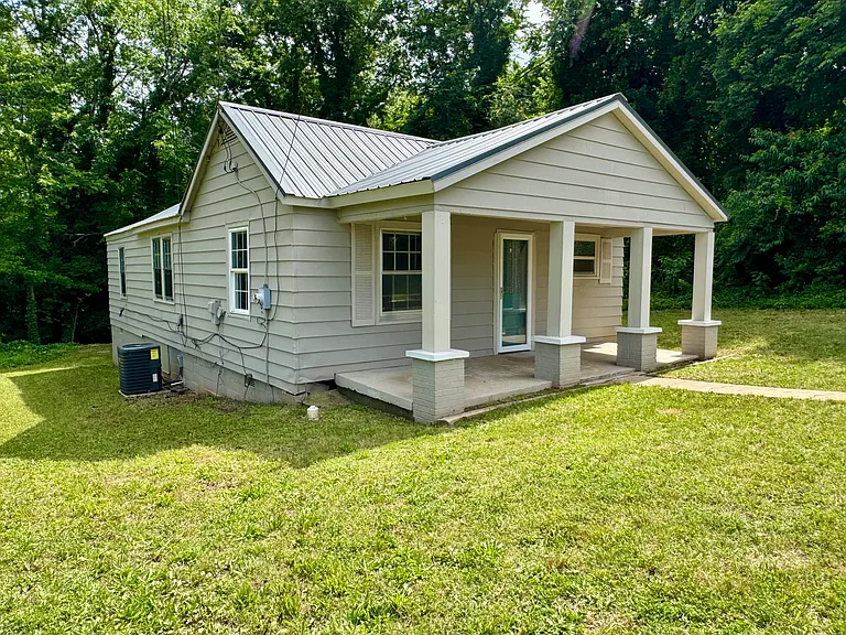 235 Dodd St — Photo 2