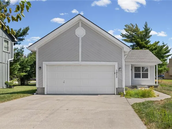 1052 NE Queens Ct, Lees Summit, MO 64064