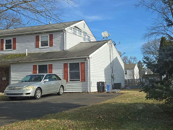 2nd image of 535 Brook Ln