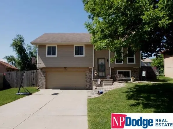 3105 Schuemann Dr, Bellevue, NE 68123