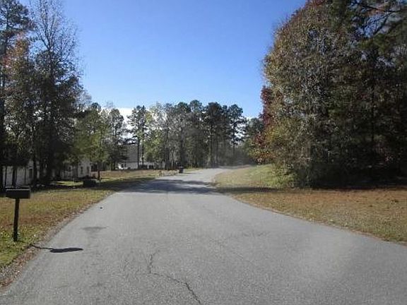 Exterior Neighborhood (street photo)